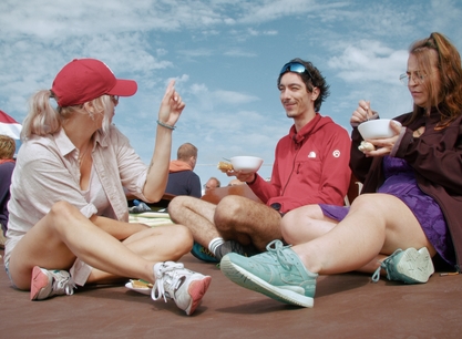 Lauwerszee eten op het dek.jpg